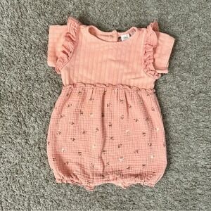 Disney‎ Baby I Girls Peach Floral Ribbed Gauze Ruffle Romper I Size 18M I EUC